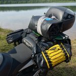 packraft vking grizzly na motocyklu zbliżenie